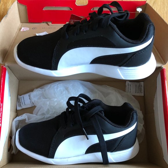 Brand New Kids' Black and White Puma Trainers Running Shoes Sneakers - Picture 4 of 9